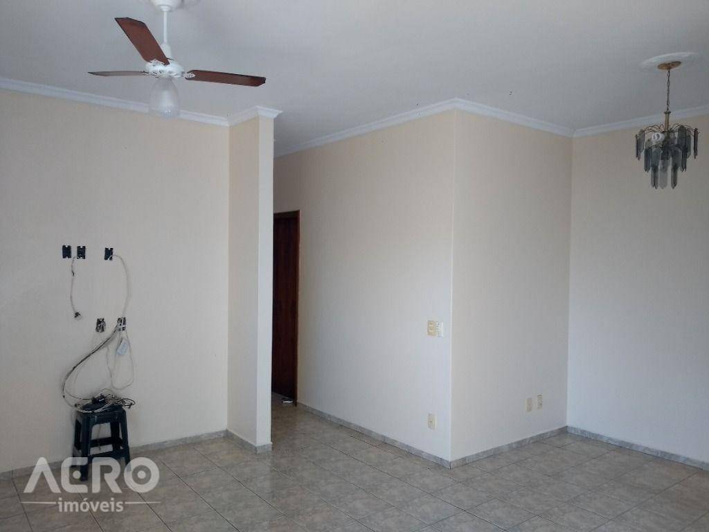 Casa à venda com 3 quartos, 218m² - Foto 14