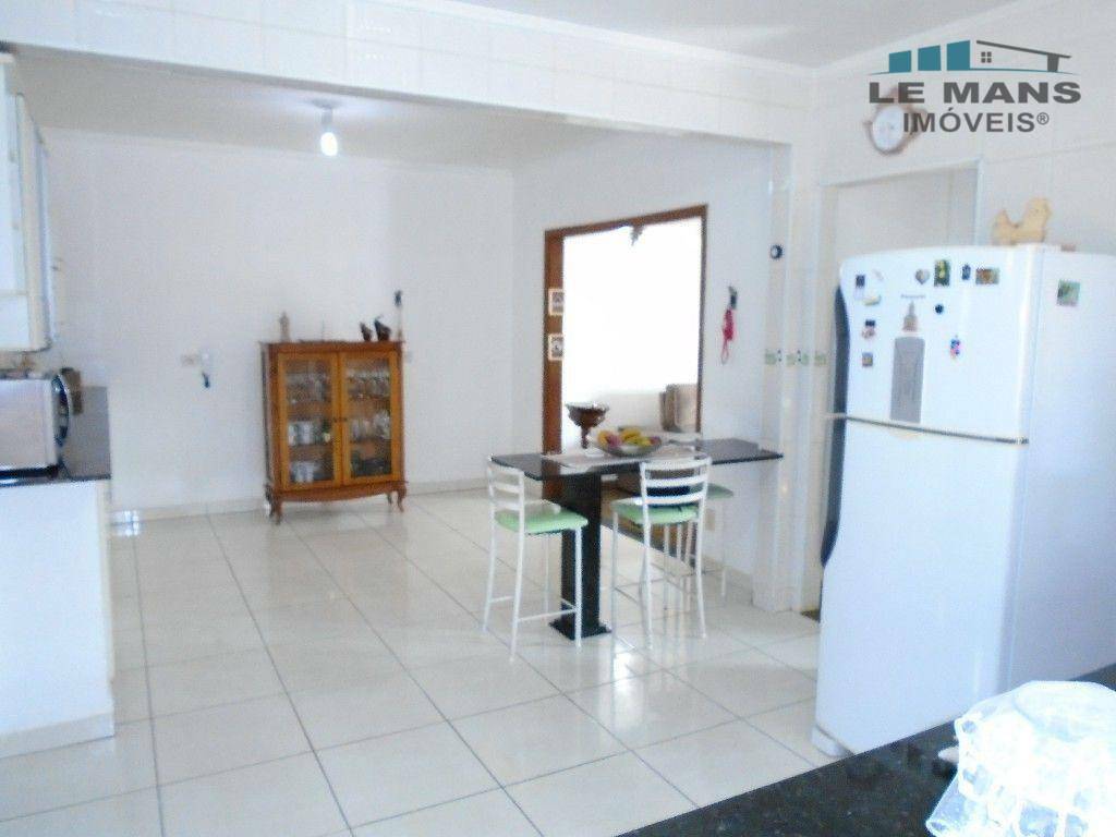 Casa à venda com 3 quartos, 148m² - Foto 12