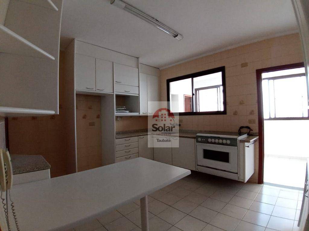 Apartamento à venda com 3 quartos, 140m² - Foto 2