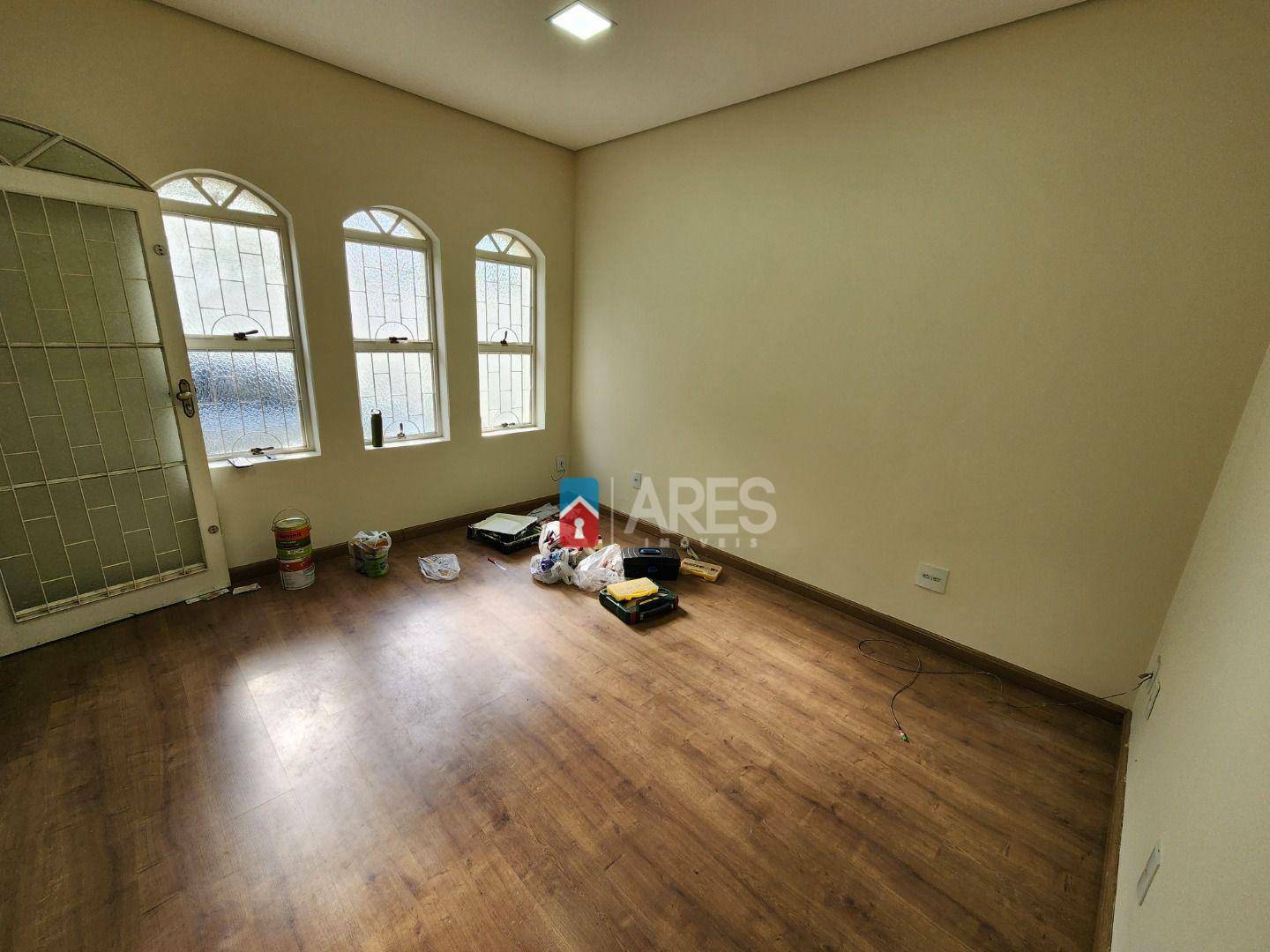 Casa à venda com 4 quartos, 186m² - Foto 2