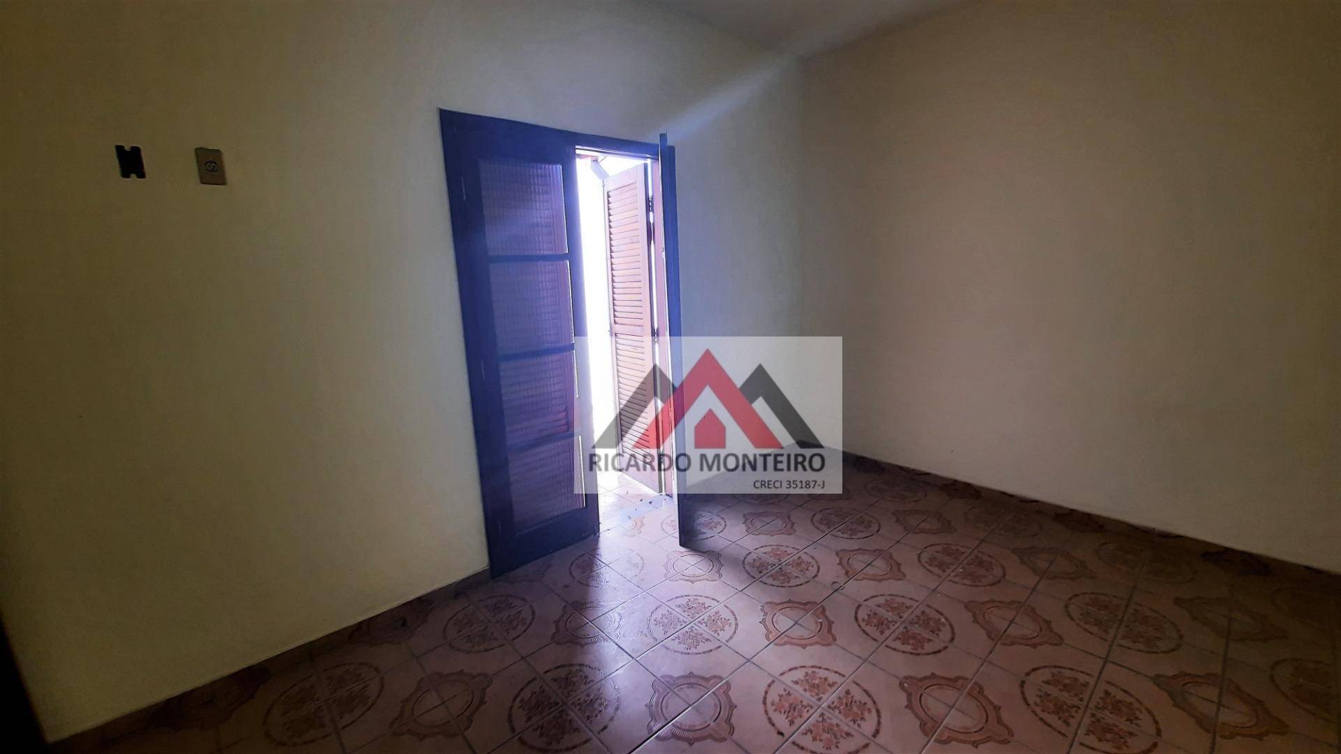 Casa à venda e aluguel com 6 quartos, 199m² - Foto 5