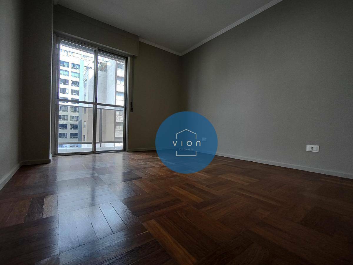 Apartamento para alugar com 3 quartos, 135m² - Foto 2