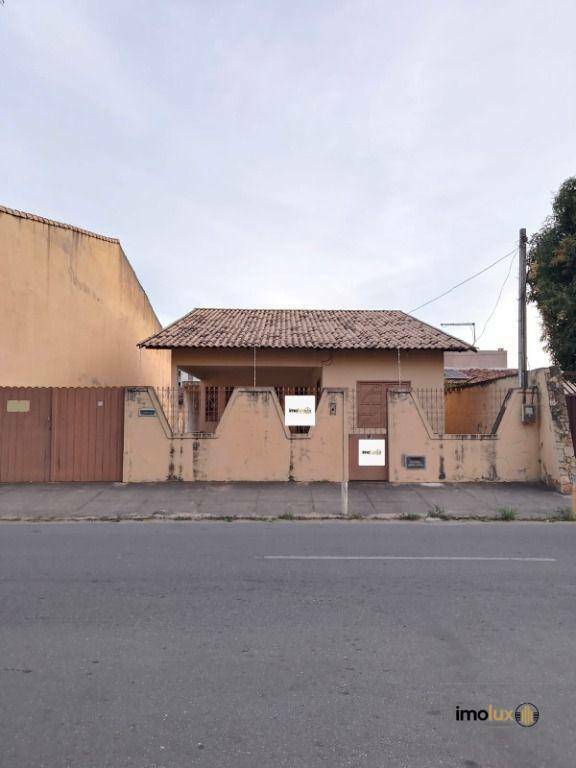 Casa à venda com 3 quartos, 189m² - Foto 1