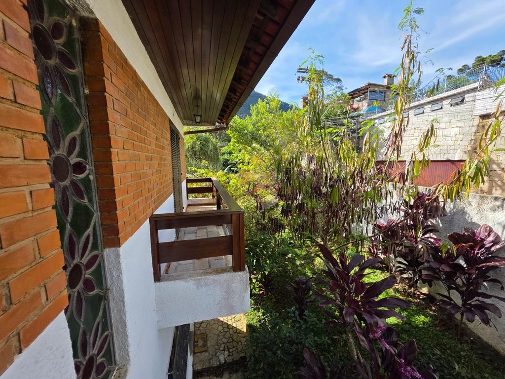 Casa de Condomínio para alugar com 4 quartos, 330m² - Foto 18