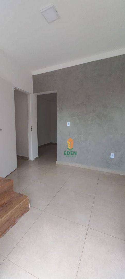 Casa à venda com 2 quartos, 55m² - Foto 2