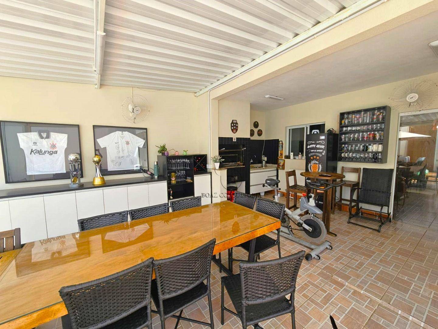 Casa de Condomínio à venda com 4 quartos, 243m² - Foto 2