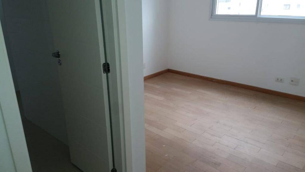 Apartamento à venda com 4 quartos, 244m² - Foto 11