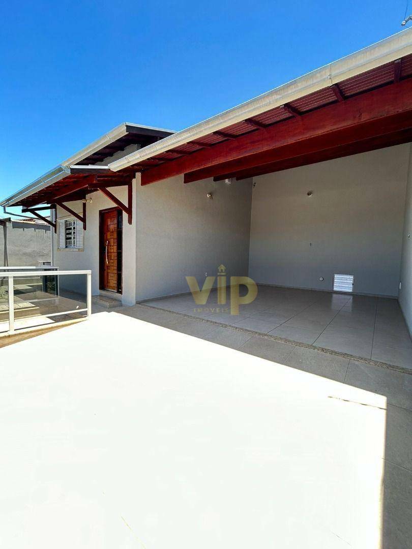 Casa à venda com 3 quartos, 200m² - Foto 1