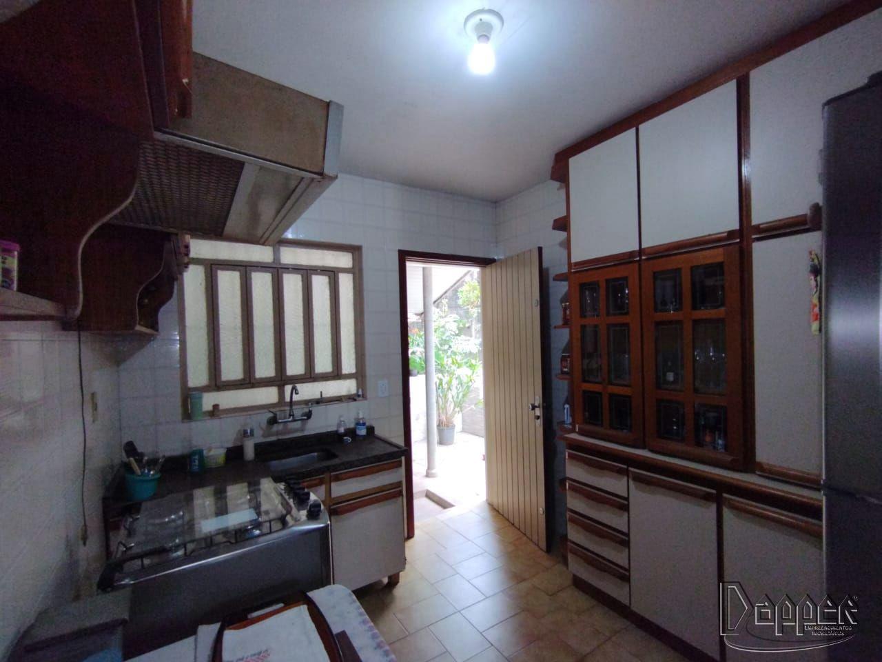 Casa à venda com 3 quartos, 200m² - Foto 4