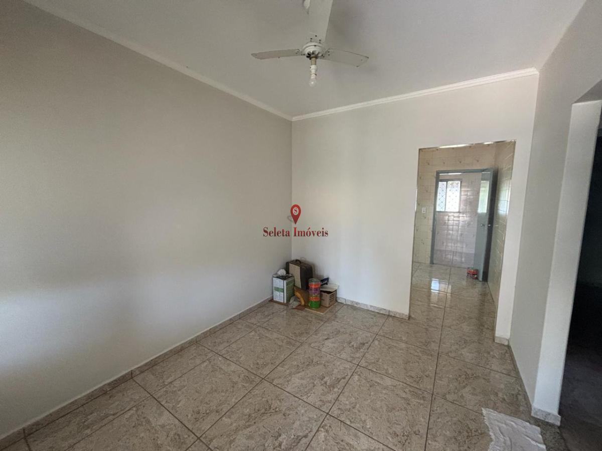 Casa à venda com 2 quartos, 250m² - Foto 3