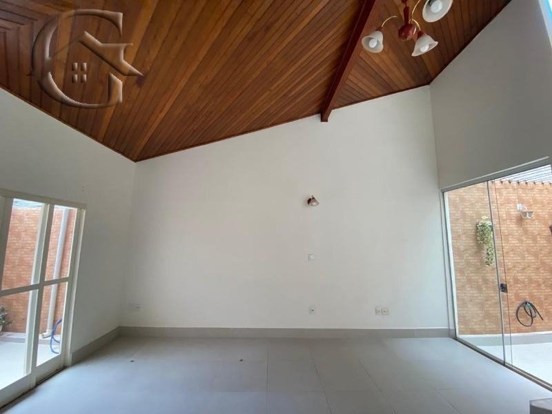 Casa para alugar com 4 quartos, 250m² - Foto 5