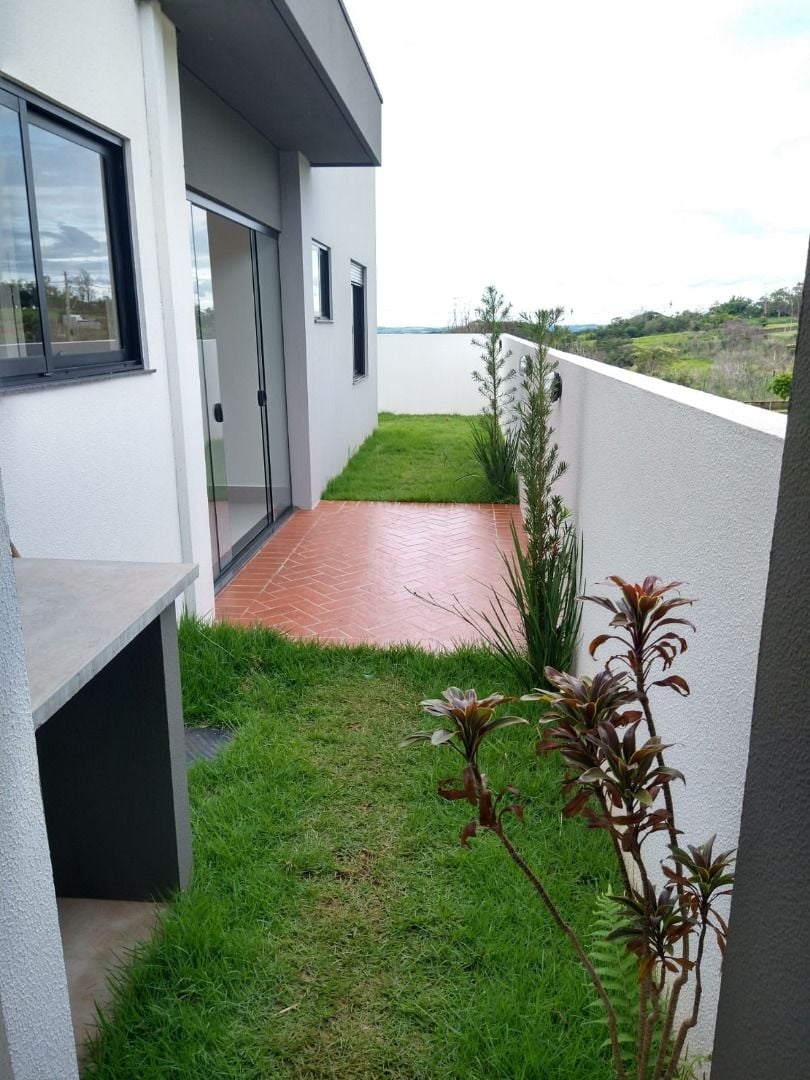 Casa à venda com 3 quartos, 168m² - Foto 2