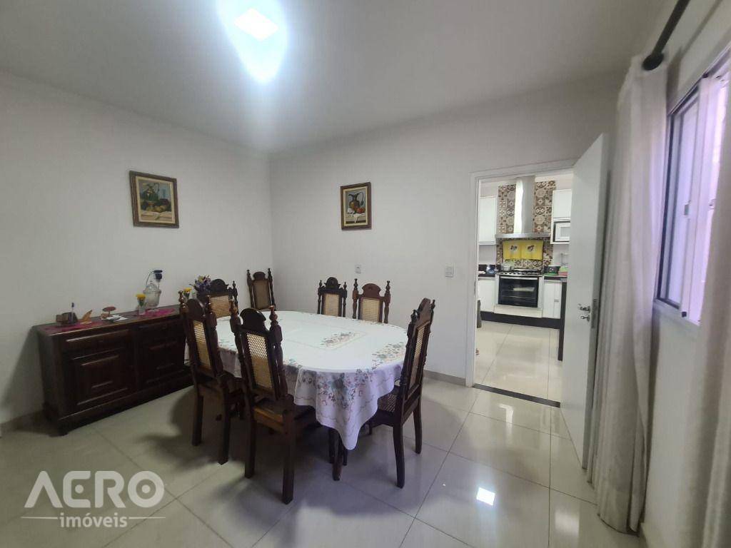 Casa à venda com 3 quartos, 230m² - Foto 29