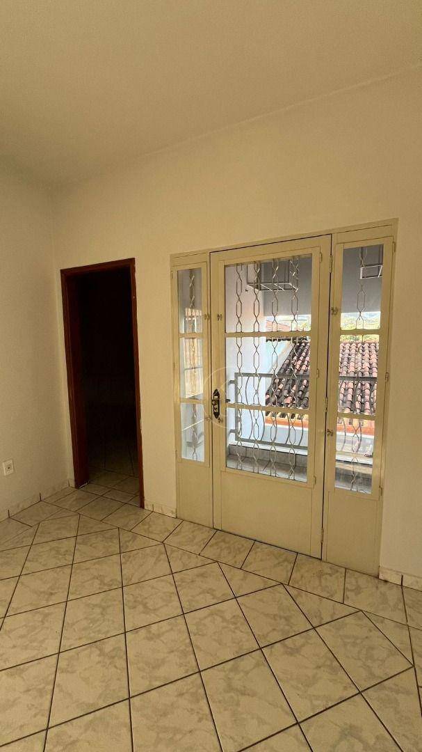 Casa para alugar com 4 quartos, 320m² - Foto 4