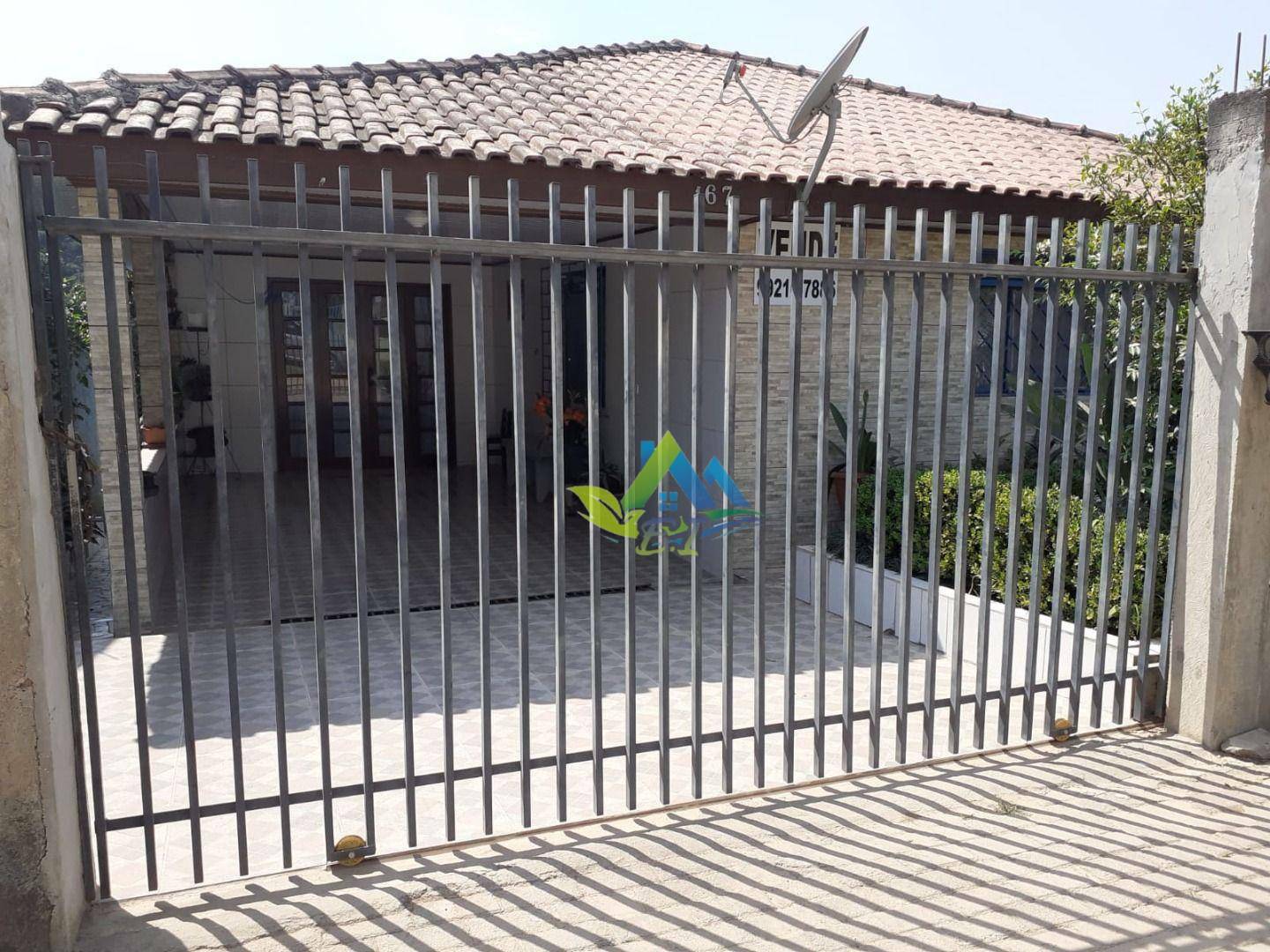 Casa à venda com 5 quartos, 200m² - Foto 1