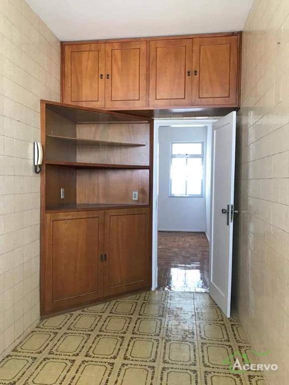 Apartamento à venda com 3 quartos, 111m² - Foto 2