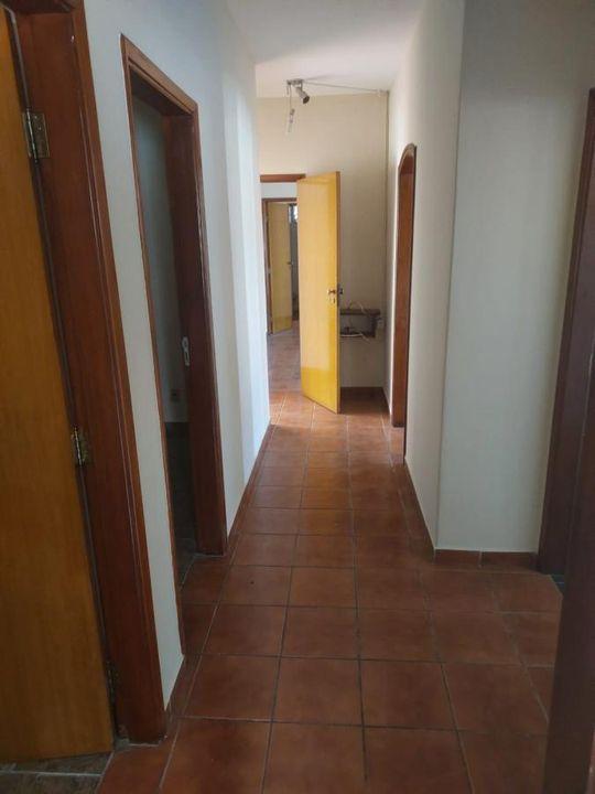 Casa à venda com 4 quartos, 220m² - Foto 2