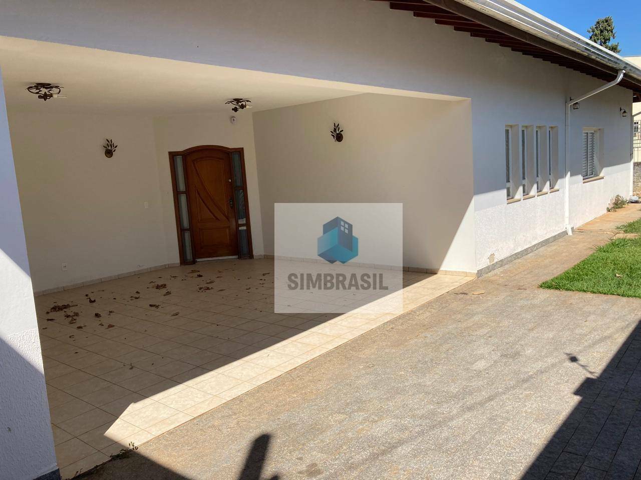 Casa à venda com 3 quartos, 264m² - Foto 1