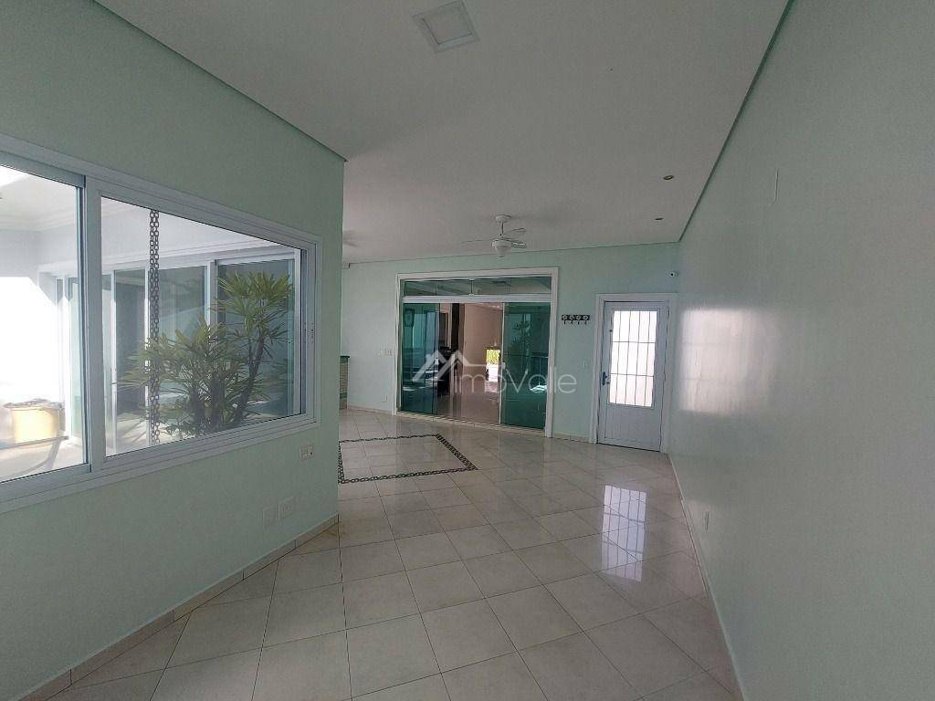 Casa de Condomínio para alugar com 5 quartos, 350m² - Foto 13