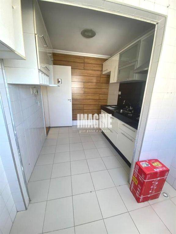 Apartamento à venda com 2 quartos, 65m² - Foto 13