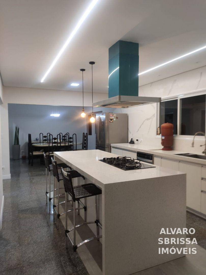 Casa de Condomínio para alugar com 4 quartos, 450m² - Foto 4