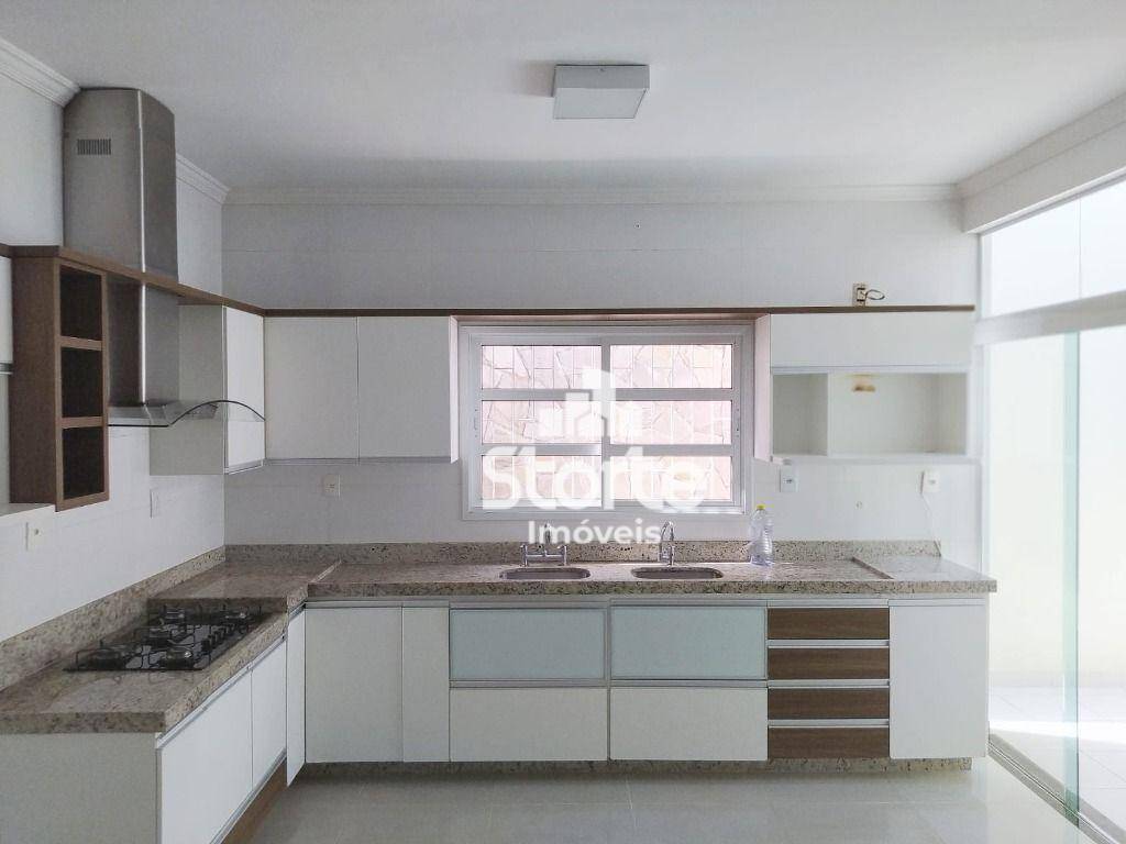 Casa à venda com 3 quartos, 173m² - Foto 3