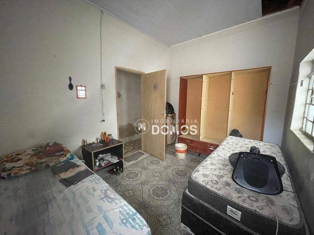 Casa à venda com 3 quartos, 90m² - Foto 4