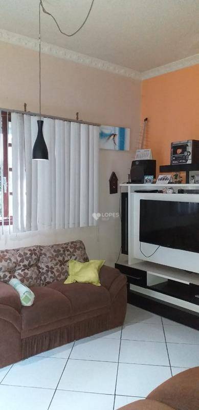 Casa à venda com 3 quartos, 180m² - Foto 2