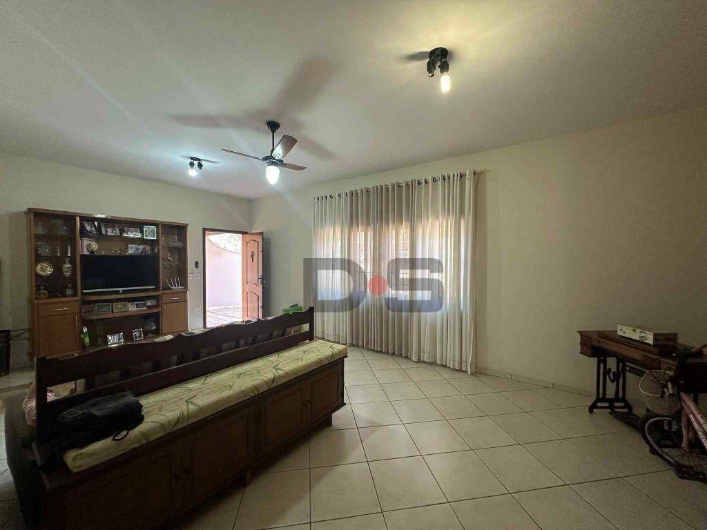 Chácara à venda com 3 quartos, 347m² - Foto 1