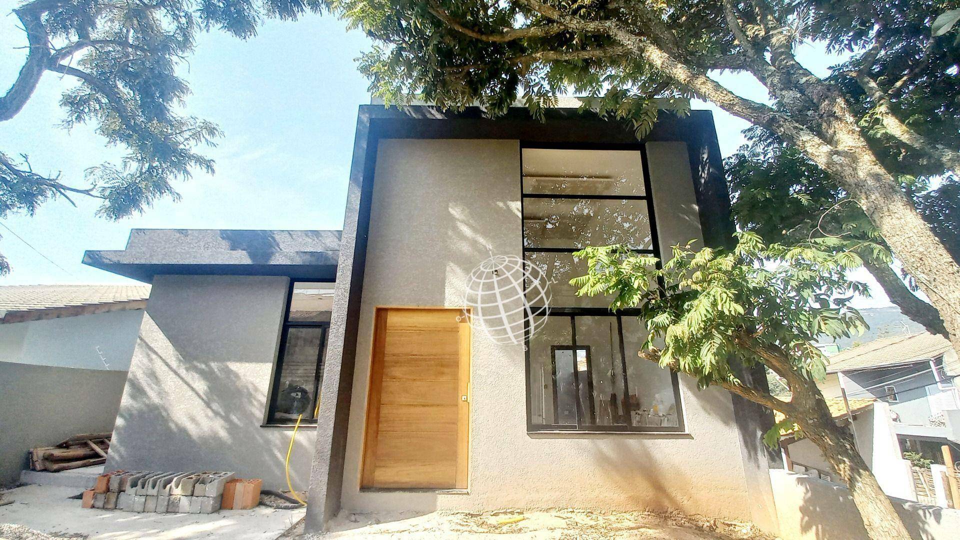 Casa à venda com 3 quartos, 144m² - Foto 1