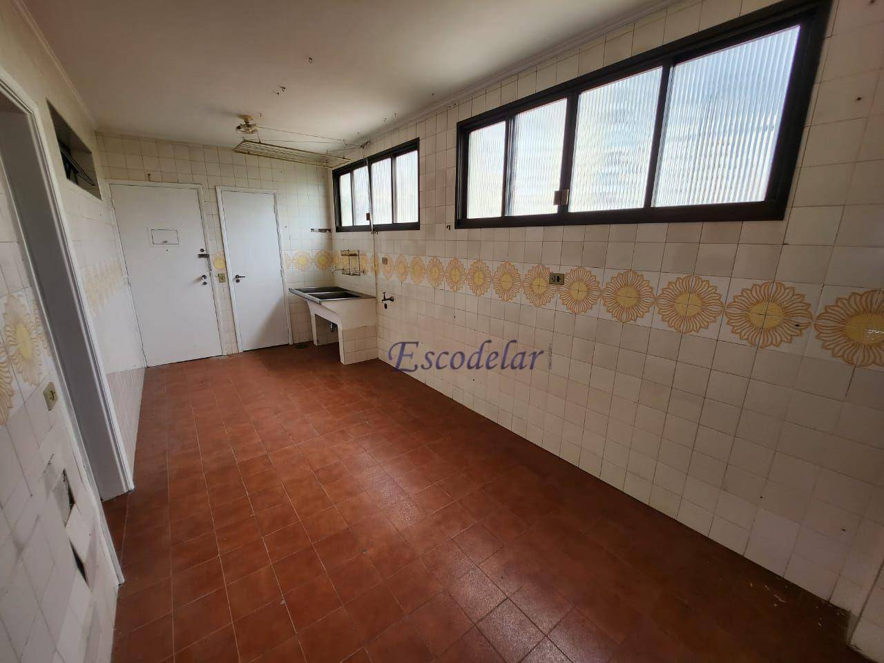 Apartamento para alugar com 3 quartos, 200m² - Foto 9