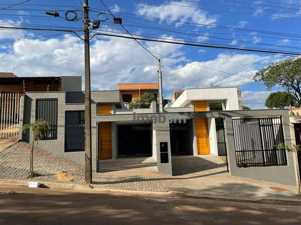 Casa à venda com 3 quartos, 99m² - Foto 1