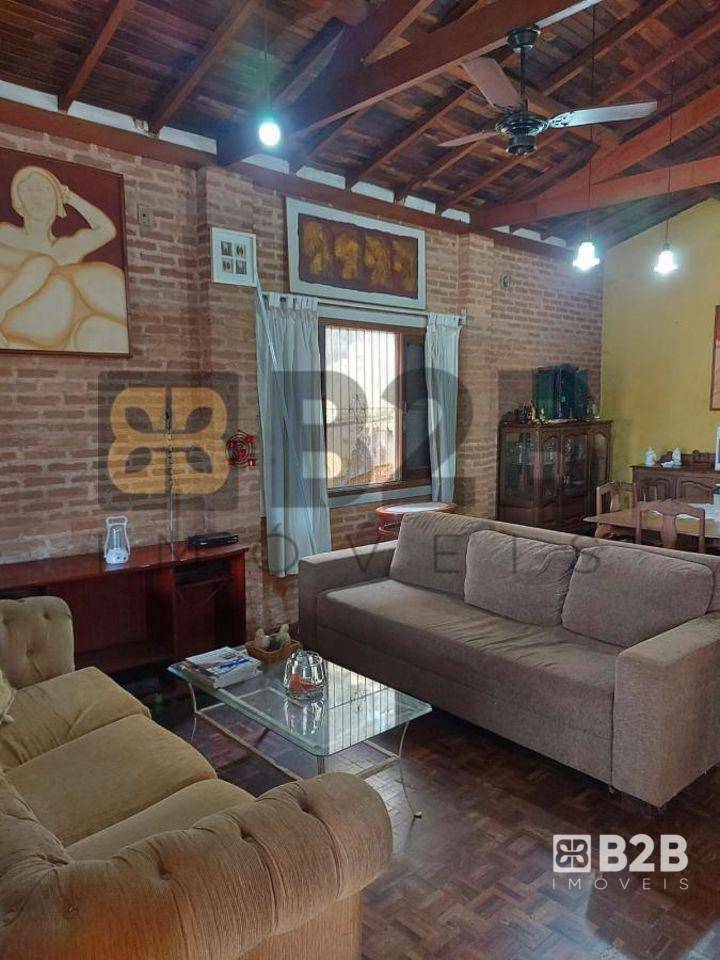 Casa à venda com 5 quartos, 232m² - Foto 2