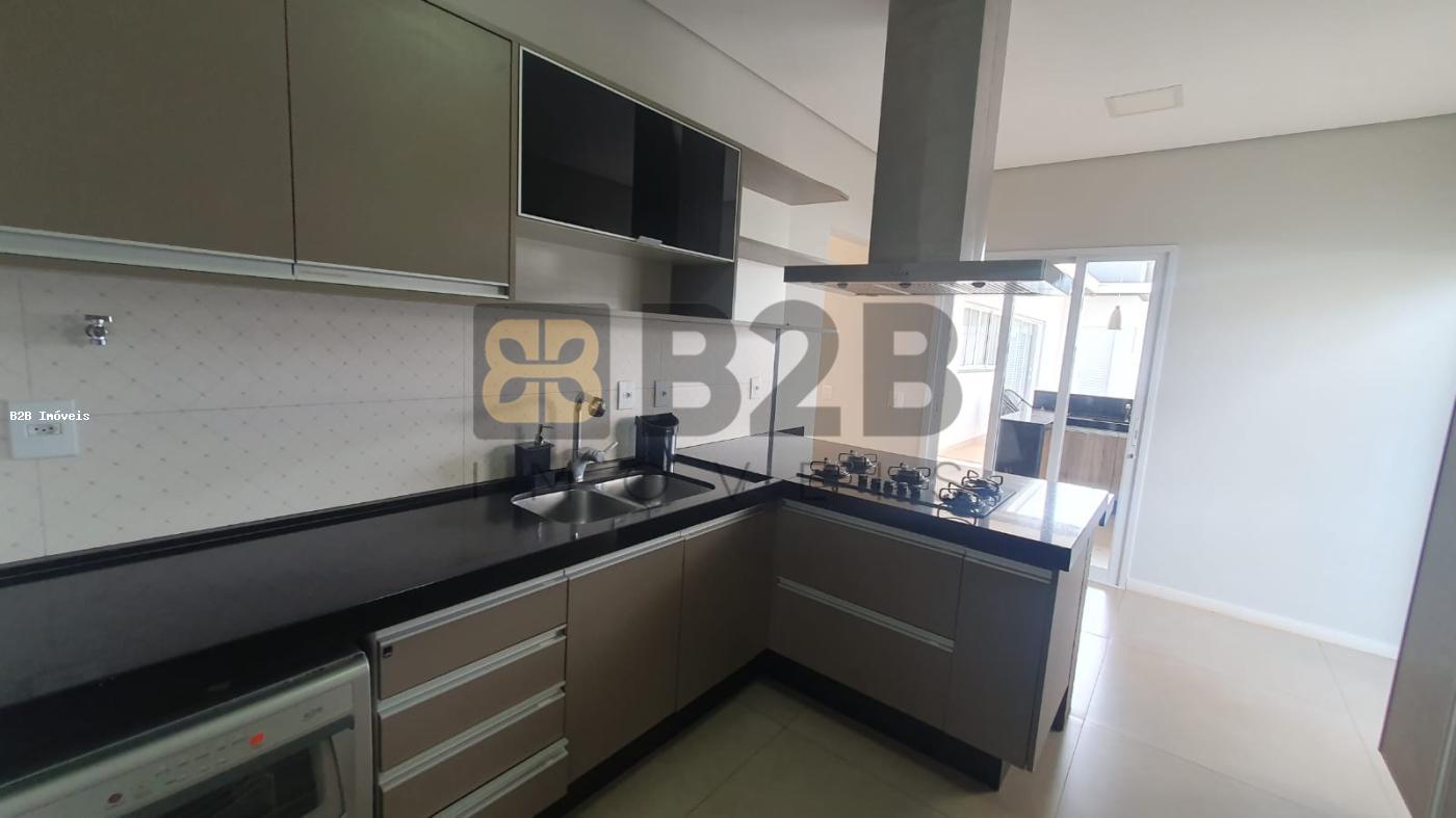 Casa de Condomínio à venda com 3 quartos, 250m² - Foto 2