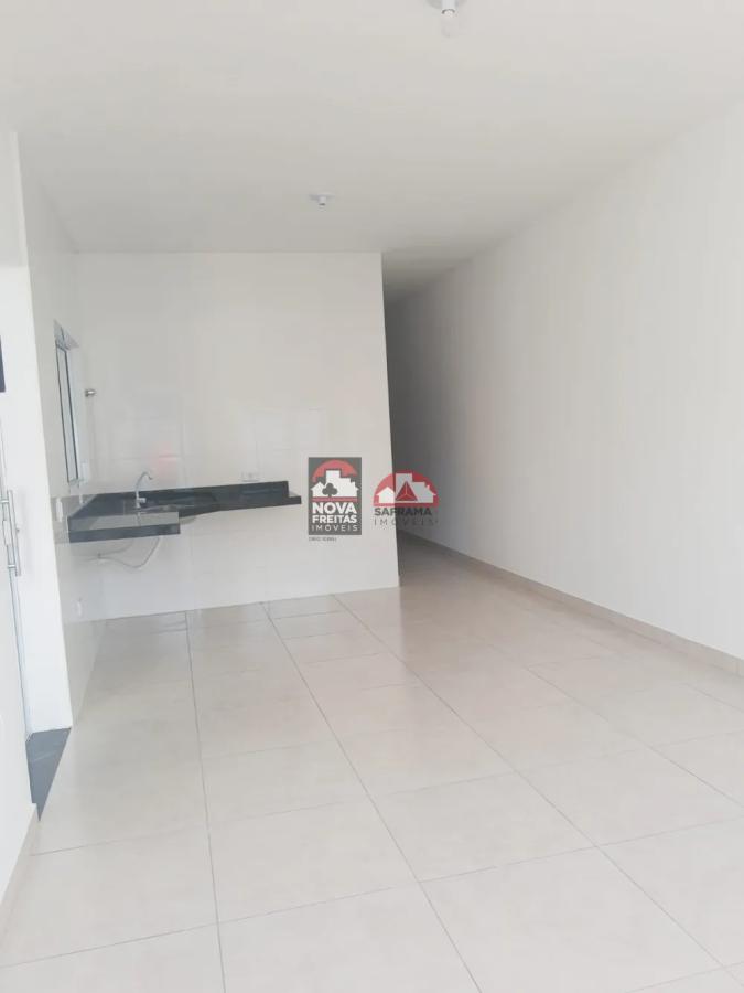 Casa à venda com 2 quartos, 125m² - Foto 2