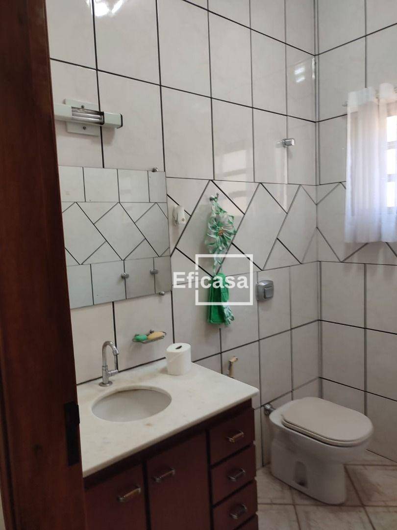 Casa à venda com 3 quartos, 200m² - Foto 2