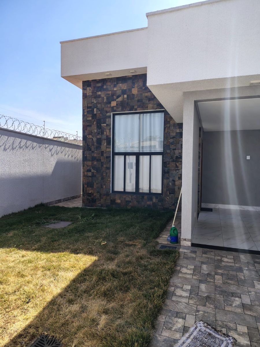 Casa à venda com 3 quartos, 177m² - Foto 1
