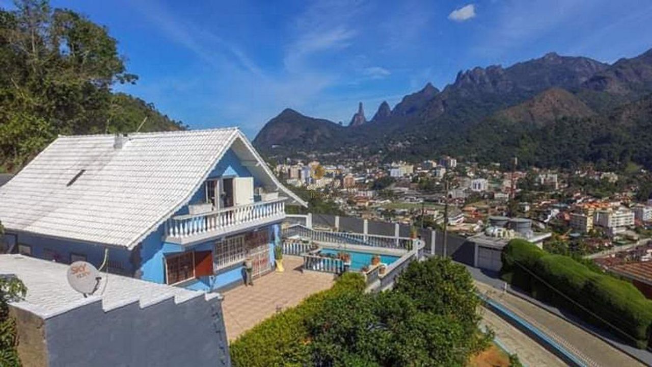 Casa à venda com 4 quartos, 800m² - Foto 1