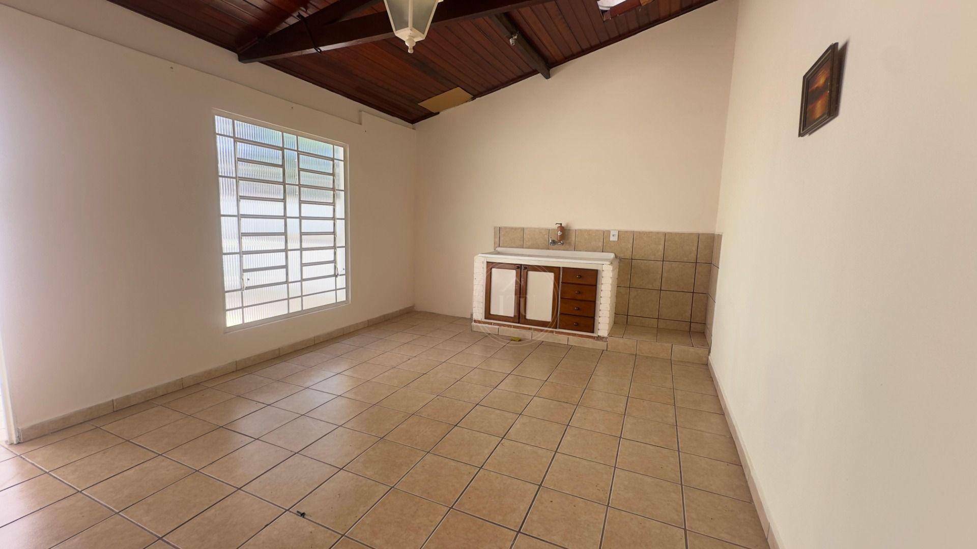 Casa de Condomínio para alugar com 3 quartos, 250m² - Foto 25