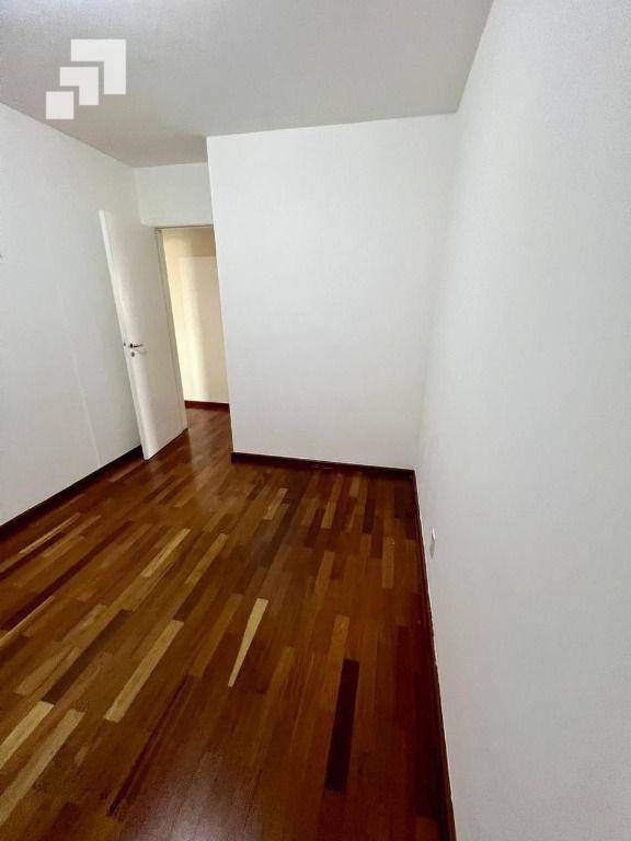 Apartamento para alugar com 4 quartos, 140m² - Foto 15