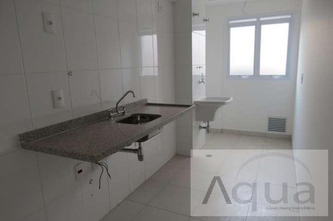 Apartamento à venda com 2 quartos, 67m² - Foto 4