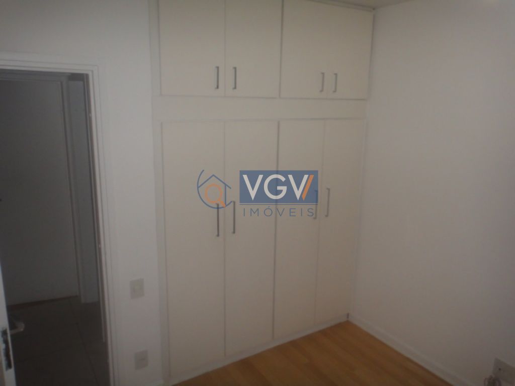 Apartamento para alugar com 4 quartos, 198m² - Foto 13