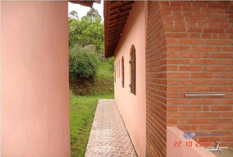 Chácara à venda com 3 quartos, 190m² - Foto 2