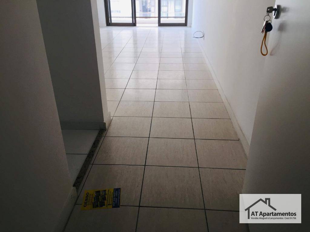 Apartamento à venda com 3 quartos, 68m² - Foto 2