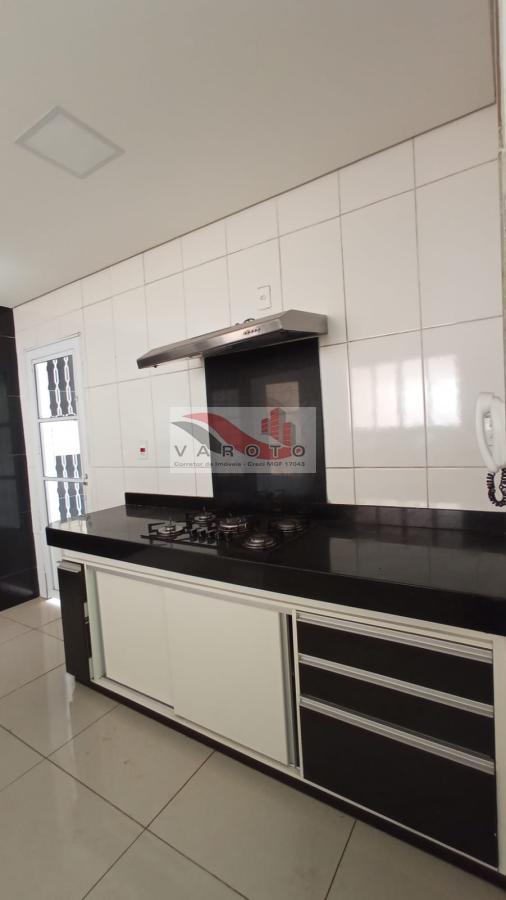 Casa à venda com 4 quartos, 80m² - Foto 12