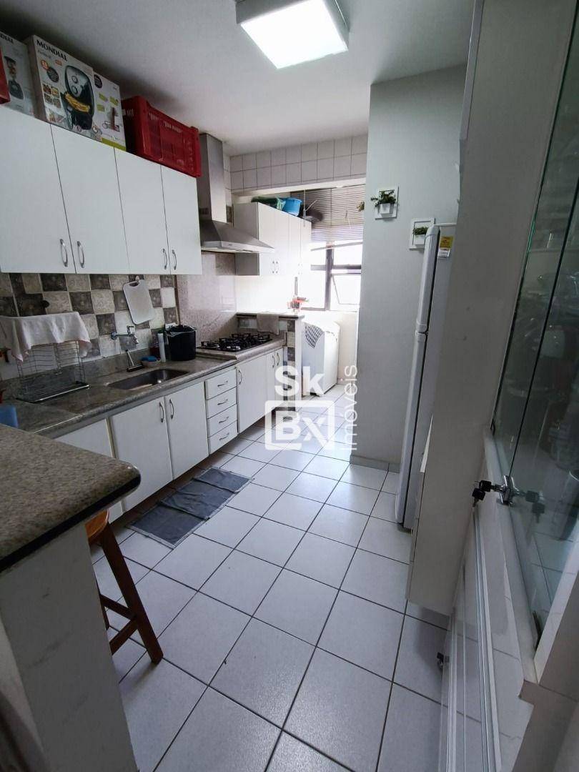 Apartamento à venda com 3 quartos, 70m² - Foto 2