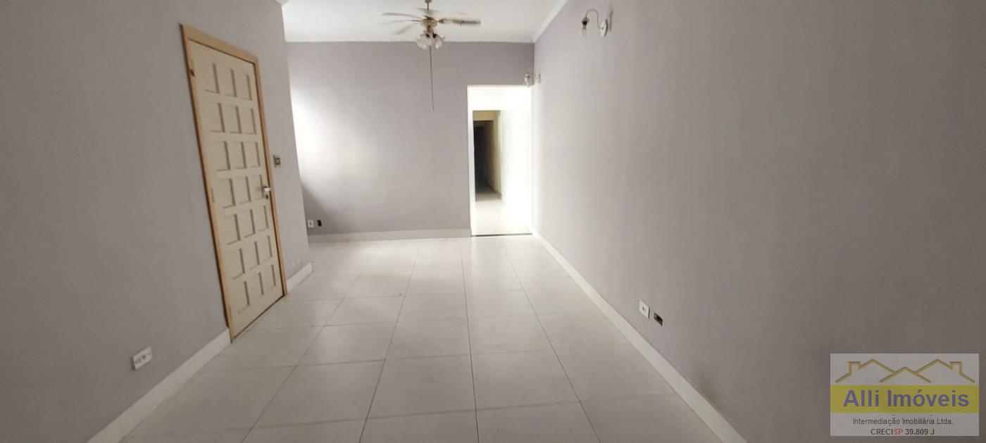 Casa para alugar com 2 quartos, 100m² - Foto 1