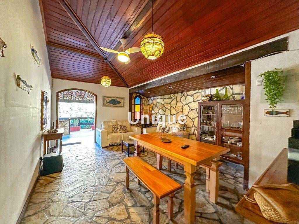 Casa à venda com 4 quartos, 360m² - Foto 4