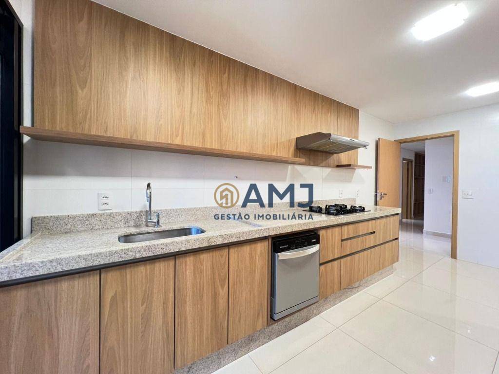 Apartamento à venda com 4 quartos, 221m² - Foto 4