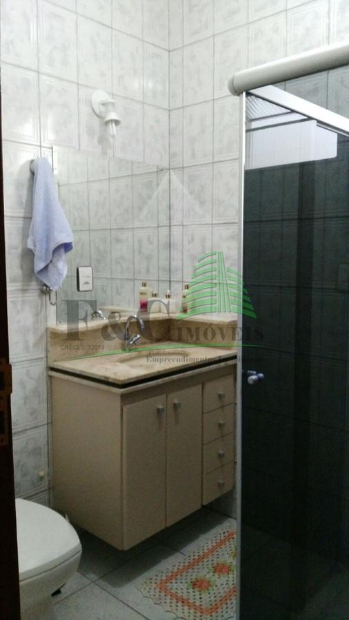 Casa à venda com 3 quartos, 180m² - Foto 2